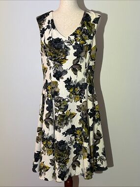 Floral V-Neck Midi Dress in White Olive And Blue